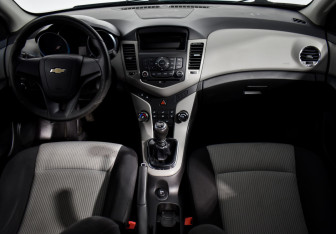 Подержанный автомобиль Chevrolet Cruze Sedan 2012 года (15 фото)