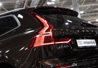 Подержанный автомобиль Volvo XC60 2019 года (11 фото)