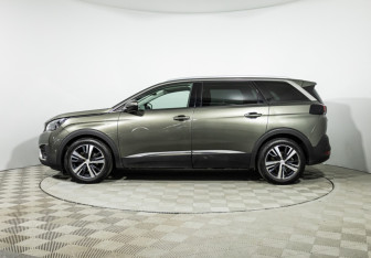 Подержанный автомобиль Peugeot 5008 Suv 2019 года (8 фото)