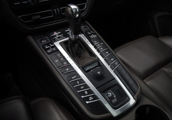 Подержанный автомобиль Porsche Macan 2019 года (17 фото)