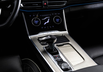 Подержанный автомобиль Exeed VX 2022 года (12 фото)