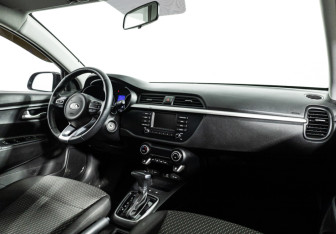 Подержанный автомобиль Kia Rio Sedan 2019 года (9 фото)