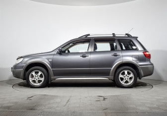 Подержанный автомобиль Mitsubishi Outlander 2006 года (8 фото)