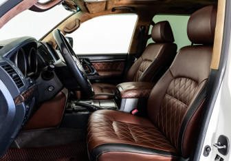 Подержанный автомобиль Toyota Land Cruiser Suv 2011 года (23 фото)