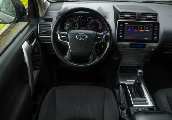Подержанный автомобиль Toyota Land Cruiser Prado 2020 года (9 фото)
