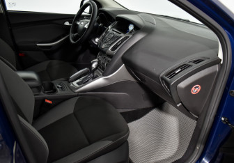 Подержанный автомобиль Ford Focus Sedan 2013 года (13 фото)