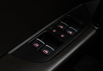 Подержанный автомобиль Volkswagen Touareg 2012 года (16 фото)
