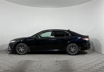 Подержанный автомобиль Toyota Camry Sedan 2022 года (8 фото)