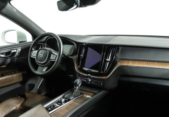 Подержанный автомобиль Volvo XC60 2020 года (9 фото)