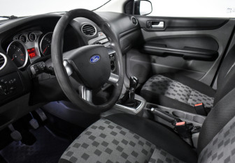 Подержанный автомобиль Ford Focus Sedan 2008 года (9 фото)