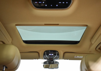 Подержанный автомобиль Voyah Dream 2023 года (17 фото)