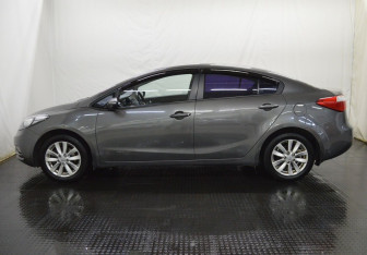 Подержанный автомобиль Kia Cerato Sedan 2013 года (8 фото)
