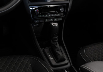 Подержанный автомобиль Skoda Rapid Liftback 2018 года (13 фото)