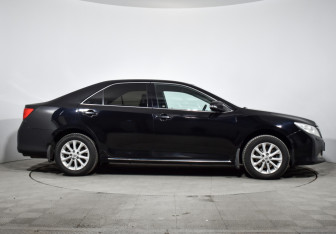 Подержанный автомобиль Toyota Camry Sedan 2013 года (4 фото)