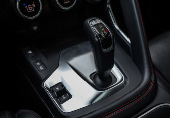 Подержанный автомобиль Jaguar E-Pace 2018 года (21 фото)