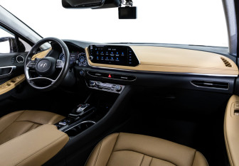 Подержанный автомобиль Hyundai Sonata 2022 года (12 фото)