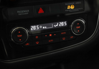 Подержанный автомобиль Mitsubishi Outlander 2016 года (14 фото)