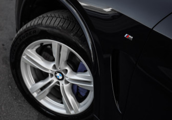 Подержанный автомобиль BMW X5 2017 года (10 фото)