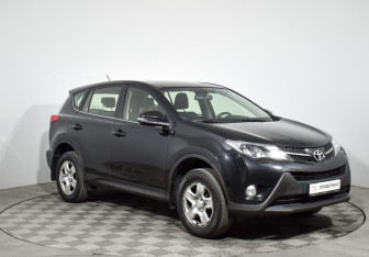 Подержанный автомобиль Toyota RAV4 2015 года (3 фото)