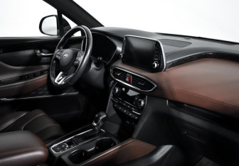 Подержанный автомобиль Hyundai Santa Fe 2019 года (16 фото)