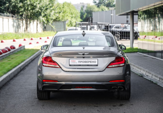 Подержанный автомобиль Genesis G70 2020 года (7 фото)