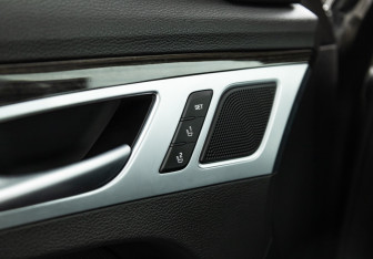 Подержанный автомобиль Hyundai Genesis 2015 года (16 фото)