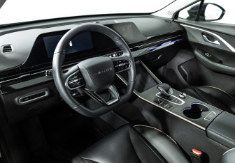 Подержанный автомобиль Omoda C5 2023 года (11 фото)