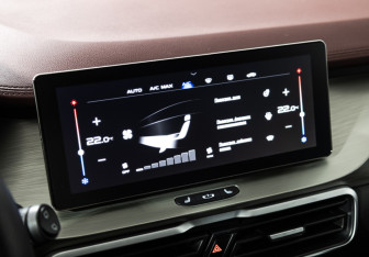 Подержанный автомобиль Geely Coolray 2023 года (17 фото)