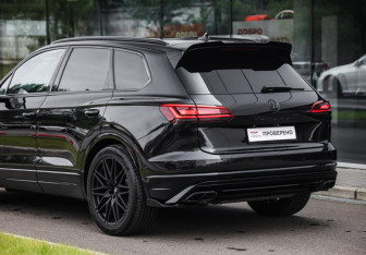 Подержанный автомобиль Volkswagen Touareg 2021 года (11 фото)