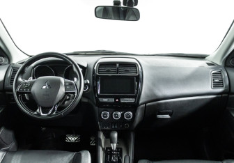 Подержанный автомобиль Mitsubishi ASX 2018 года (13 фото)