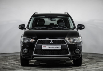 Подержанный автомобиль Mitsubishi Outlander 2012 года (2 фото)