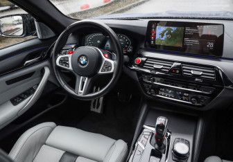 Подержанный автомобиль BMW M5 Sedan 2022 года (15 фото)