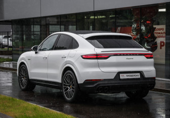 Подержанный автомобиль Porsche Cayenne 2021 года (8 фото)