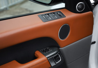 Подержанный автомобиль Land Rover Range Rover Sport 2013 года (25 фото)