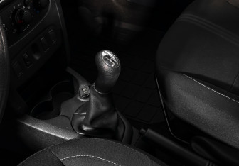 Подержанный автомобиль Renault Sandero 2018 года (11 фото)