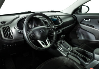 Подержанный автомобиль Kia Sportage 2012 года (11 фото)