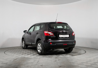 Подержанный автомобиль Nissan Qashqai 2012 года (7 фото)
