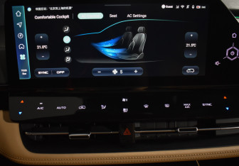 Подержанный автомобиль Changan UNI-K 2023 года (17 фото)