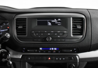 Подержанный автомобиль Peugeot Traveller 2020 года (15 фото)