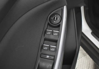 Подержанный автомобиль Ford Focus Sedan 2012 года (16 фото)