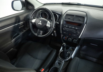 Подержанный автомобиль Mitsubishi ASX 2012 года (9 фото)