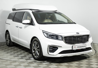 Подержанный автомобиль Kia Carnival 2019 года (3 фото)