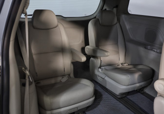 Подержанный автомобиль Kia Carnival 2018 года (27 фото)