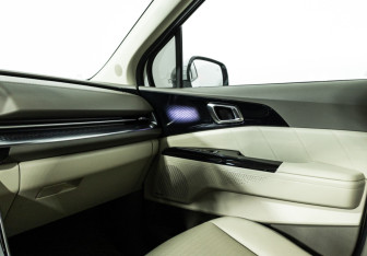 Подержанный автомобиль Kia Carnival 2021 года (20 фото)