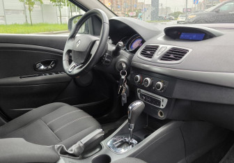 Подержанный автомобиль Renault Megane Hatchback 2013 года (10 фото)
