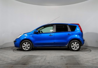 Подержанный автомобиль Nissan Note 2007 года (8 фото)