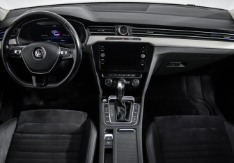 Подержанный автомобиль Volkswagen Passat Sedan 2018 года (16 фото)