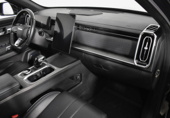 Подержанный автомобиль Jaecoo J7 2024 года (12 фото)