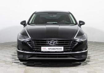 Подержанный автомобиль Hyundai Sonata 2021 года (2 фото)