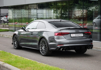 Подержанный автомобиль Audi A5 Coupe 2019 года (8 фото)